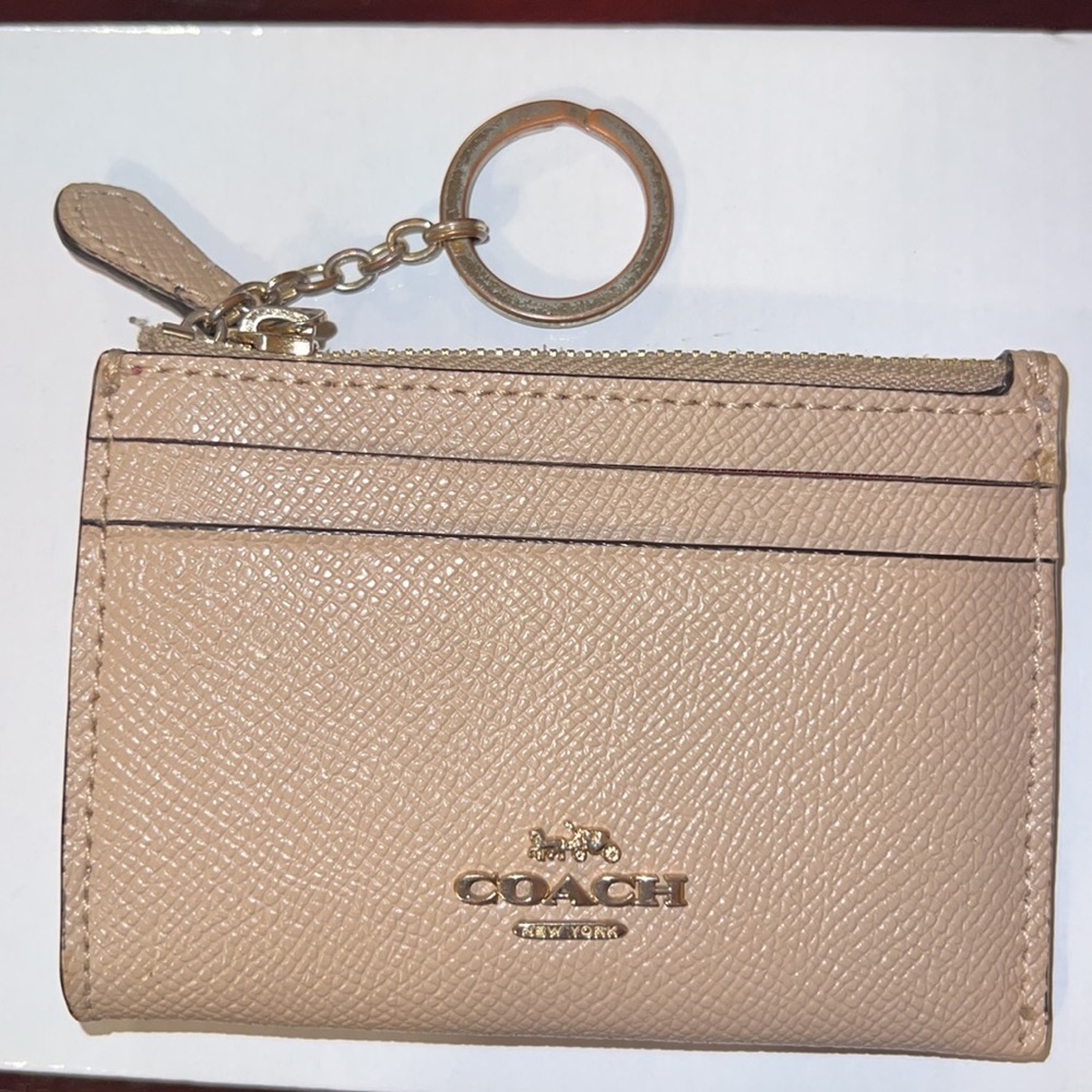 coach keywallet used card holder has many scratches